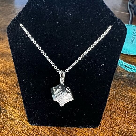 Tiffany & Co. Atlas cube necklace!!! - Picture 4 of 8
